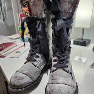 Doc Martens "Triumph" 1914 Lace Up Boots